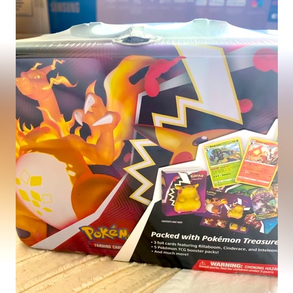 Pokemon Toys Pokemon Trading Card Game 220 Collectors Chest Charizard Pikachu Tin Chest